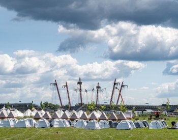 V Hradci Králové vystoupí zpěvák Ed Sheeran, čeká se nápor v dopravě