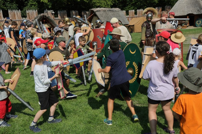 Archeopark Chotěbuz na Karvinsku se proměnil v tábor římských legií