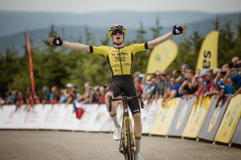 Etapu Czech Tour na Dlouhé stráně vyhrál Brit Gloag, Hirschi potvrdil vedení