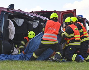 Na Pyrocaru v Přibyslavi ukázali i robota pro hasiče a zásahové obleky s čidly