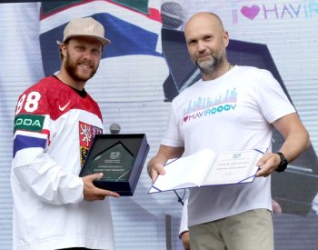 Hokejista David Pastrňák převzal v Havířově čestné občanství