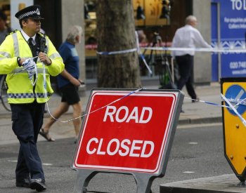 Po napadení nožem v Anglii je několik mrtvých, policie zatkla jednoho muže