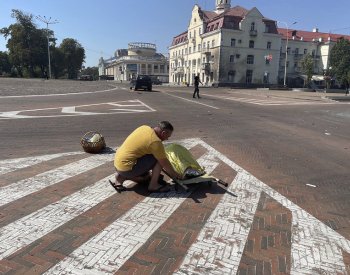 Počet zraněných po ruském útoku na ukrajinský Černihiv stoupl už na 144