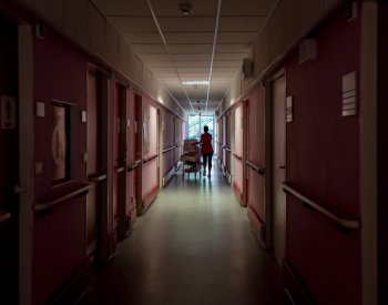 Dle odborů chybí v sociálních službách 3000 pracovníků, žádají růst platů