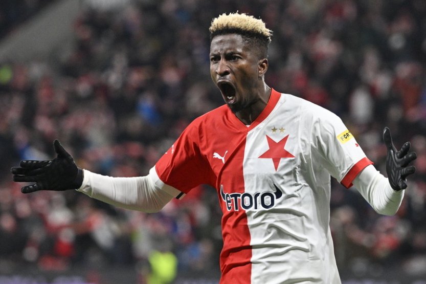 Fotbalová Slavia podle Tvrdíka již neusiluje o Olayinku, Oscara chce udržet