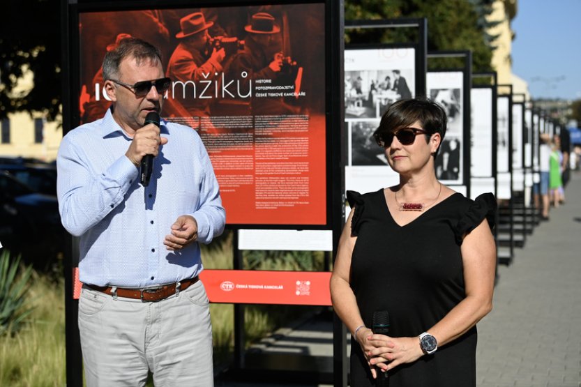 Výstava ČTK v Uherském Hradišti představuje sto let práce jejích fotoreportérů