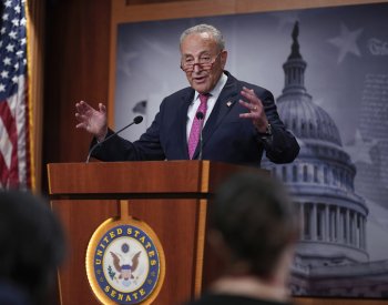 Senát schválil zákon o pozastavení platnosti dluhového stropu USA