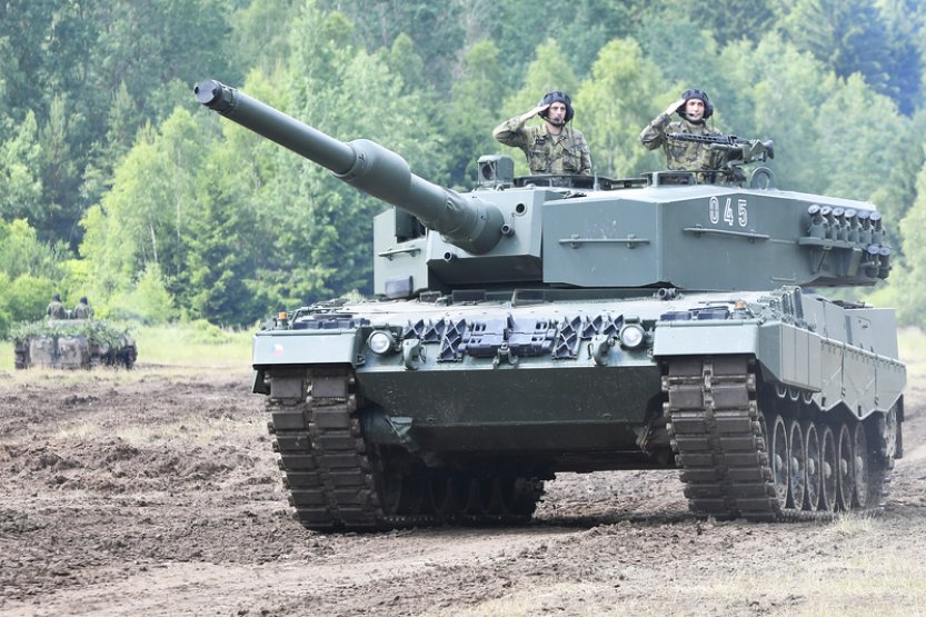 Česko získá darem od Německa dalších 15 tanků Leopard 2A4