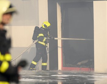 Požár Obchodní akademie v Českém Těšíně se rozšířil i na základní školu