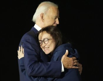 Biden uvítal v USA trojici lidí propuštěných v rámci výměny z ruského vězení