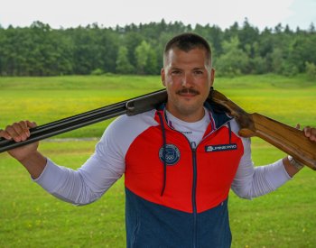 Střelec Tomeček je po prvním dnu kvalifikace skeetu sedmý a sahá po finále OH