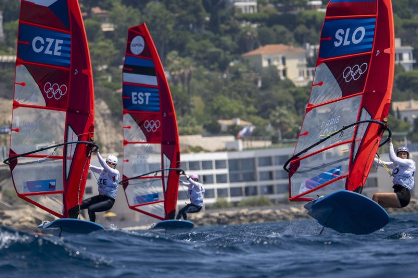 Windsurfařka Švíková se dnes v Marseille kvůli větru medailových jízd nedočkala