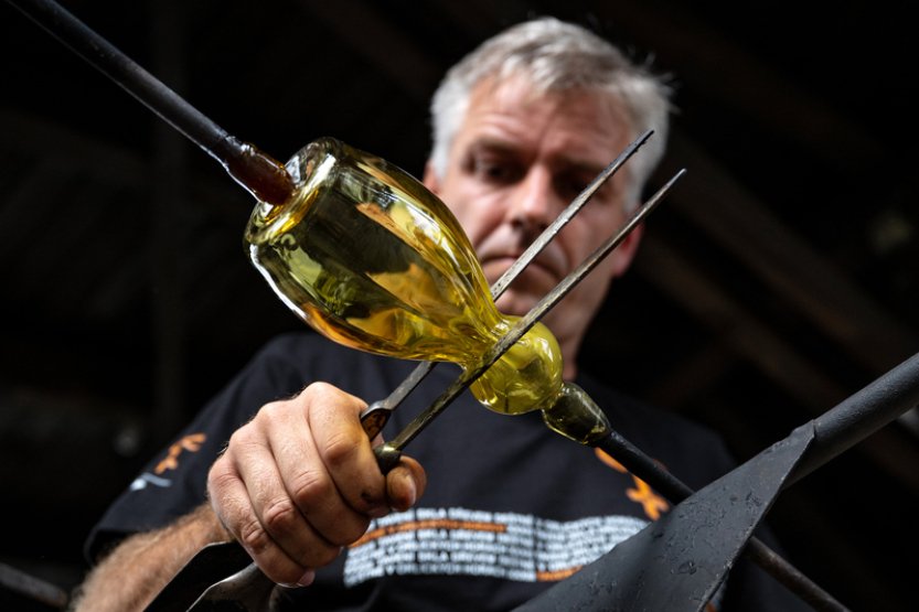 V Deštném v Orlických horách je možné ode dneška sledovat tavení skla dřevem