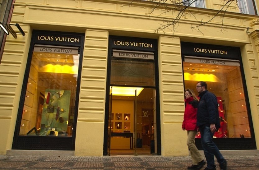 Reuters: Turisté utrácející v Japonsku působí luxusním značkám problémy