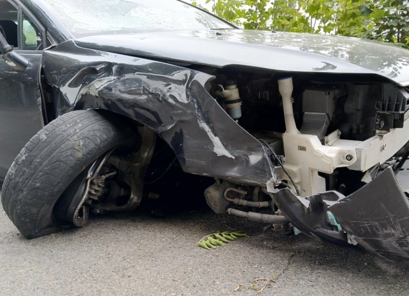 Na Blanensku se čelně střetly dva vozy, jeden člověk zemřel