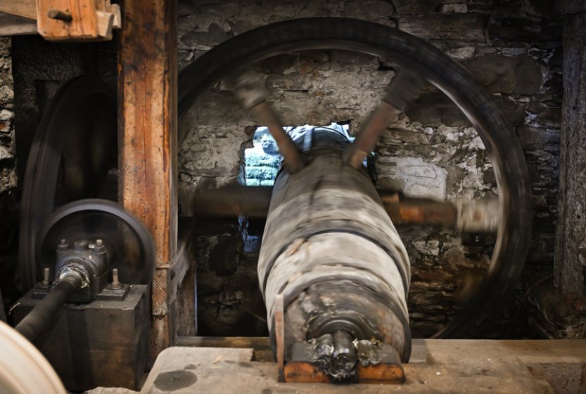 Ve Šlakhamru na Žďársku dnes zprovoznili vodou poháněný hamr