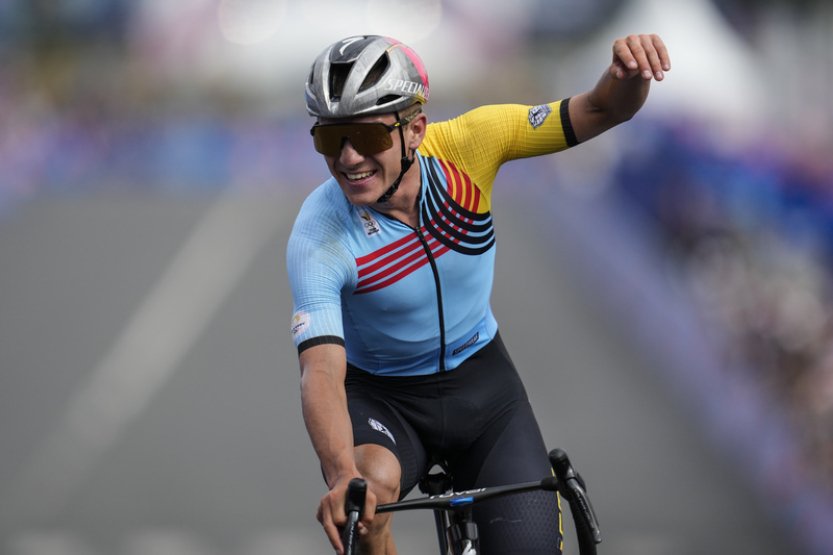 Evenepoel má olympijský cyklistický double, Vacek byl čtrnáctý