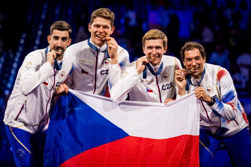 Kordisté slavili do rána a v Českém domě si užili radost s fanoušky