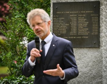 Je nutné hledat nové formy připomínky období nesvobody, řekl Vystrčil