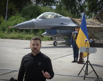 Ukrajina dostala první západní stíhačky F-16, uvedl Zelenskyj