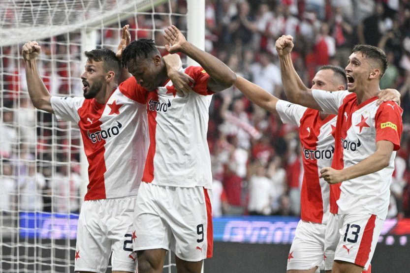 Slavia na novém trávníku porazila Ostravu 1:0 a bez ztráty bodu vede ligu