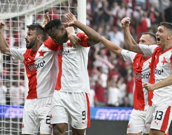 Slavia na novém trávníku porazila Ostravu 1:0 a bez ztráty bodu vede ligu