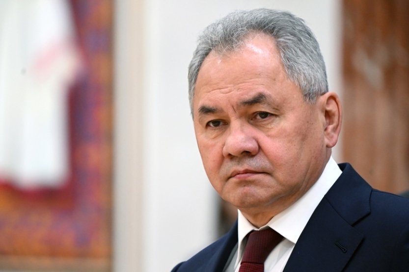 Šojgu přiletěl do Íránu, sejde se i s prezidentem Pezeškjánem