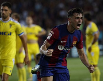 Barcelona dlouho čekala na gól, výhru nad Cádizem zařídili Pedri a Torres