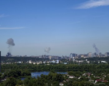 Kyjevem se ozvaly výbuchy, úřady hlásí odražení ruského útoku