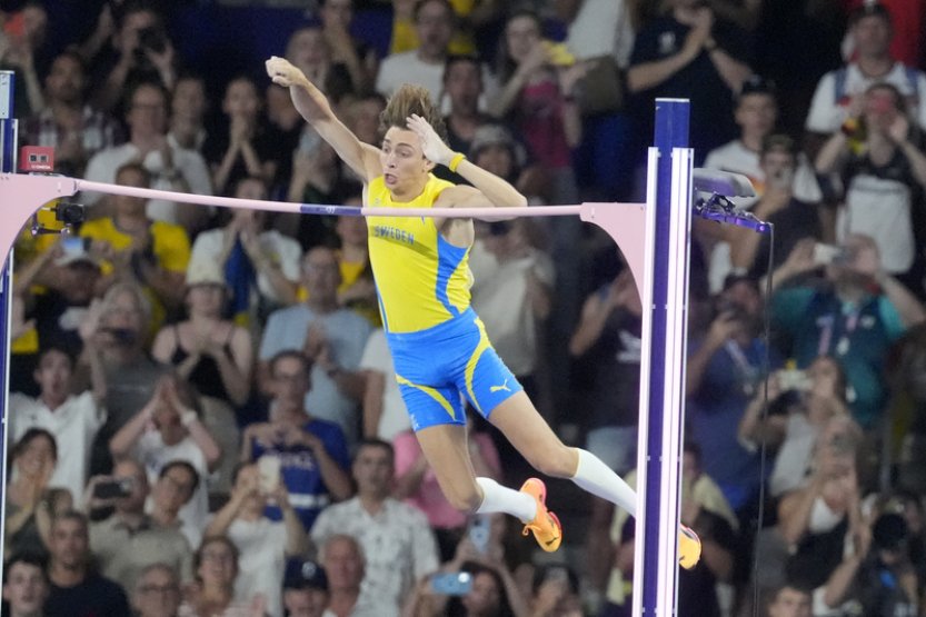 Tyčkař Duplantis obhájil olympijský titul a posunul světový rekord