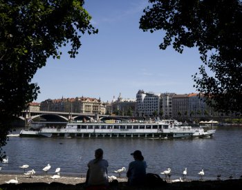 V Praze a části Středočeského a Ústeckého kraje bude ve středu až 32 stupňů