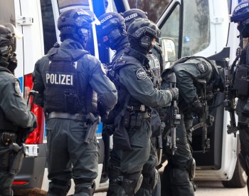 Němečtí policisté zatkli muže podezřelého ze znásilnění dvou Češek