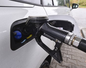 Pohonné hmoty zlevňují, Natural 95 se prodává v průměru za 38,01 Kč/l