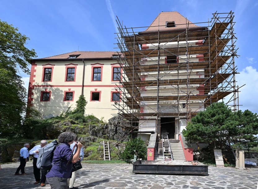 Do návštěvnického centra hradu Kámen uložili schránku s odkazem budoucím