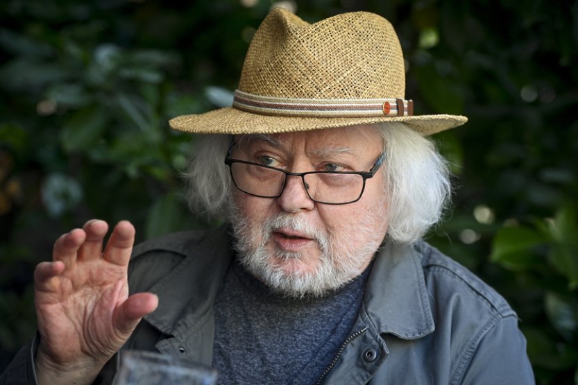 Vladimír Mišík už nehraje na kytaru a nevystupuje, ale vydává nové album