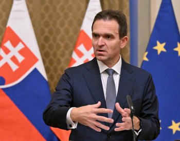 Slovenská vláda bude jednat o návrhu odvolat šéfa tajné služby, řekl premiér
