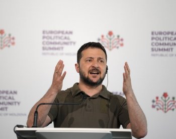 Dokud Ukrajina nemá F-16, potřebuje víc systémů Patriot, řekl Zelenskyj