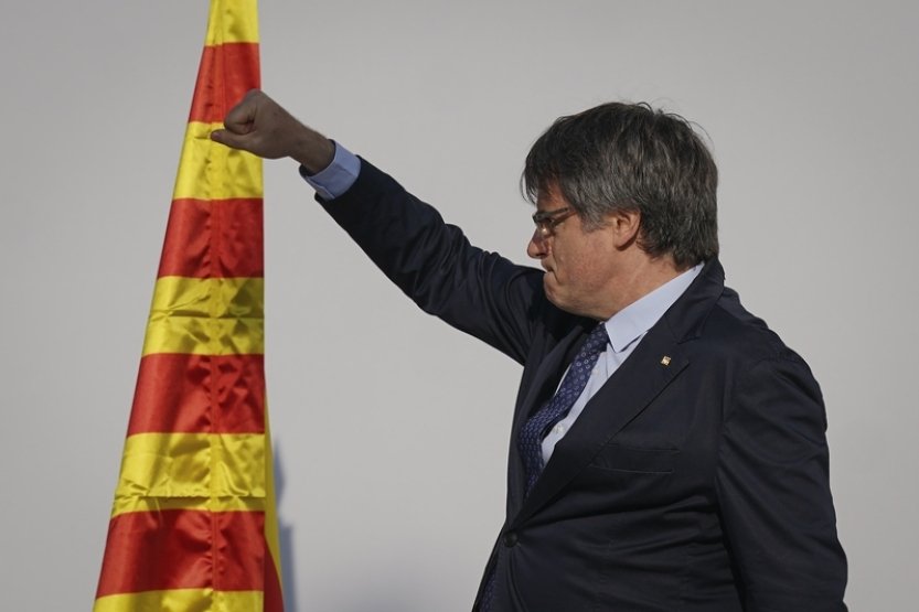 Katalánský expremiér Puigdemont je zpět v Belgii, řekl tajemník jeho strany