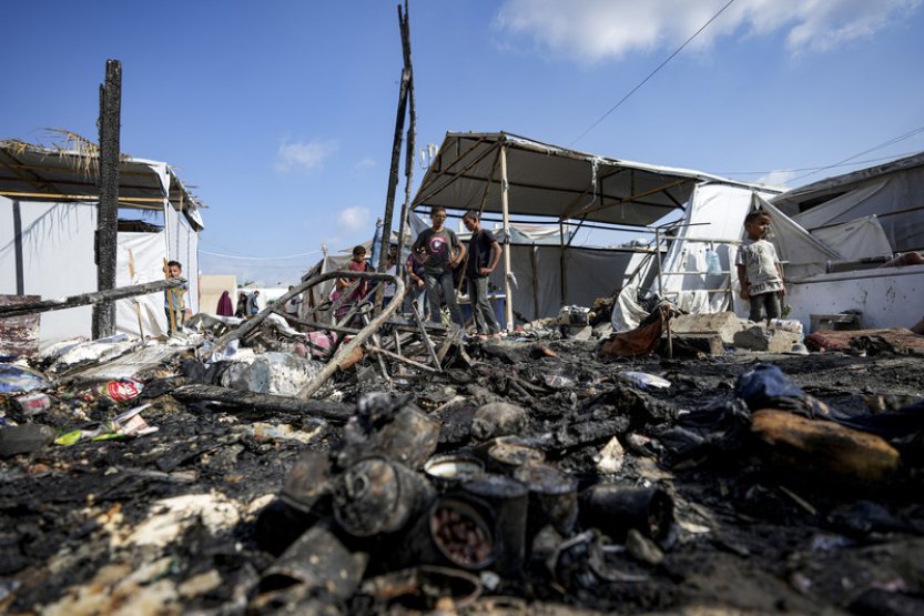 Přes 100 lidí zemřelo, když Izrael v Pásmu Gazy zasáhl budovu školy