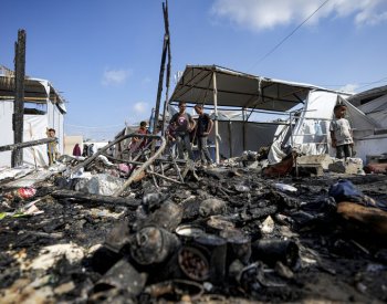 Přes 100 lidí zemřelo, když Izrael v Pásmu Gazy zasáhl budovu školy