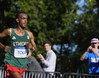 Maraton na hrách v Paříži vyhrál Tola z Etiopie v olympijském rekordu