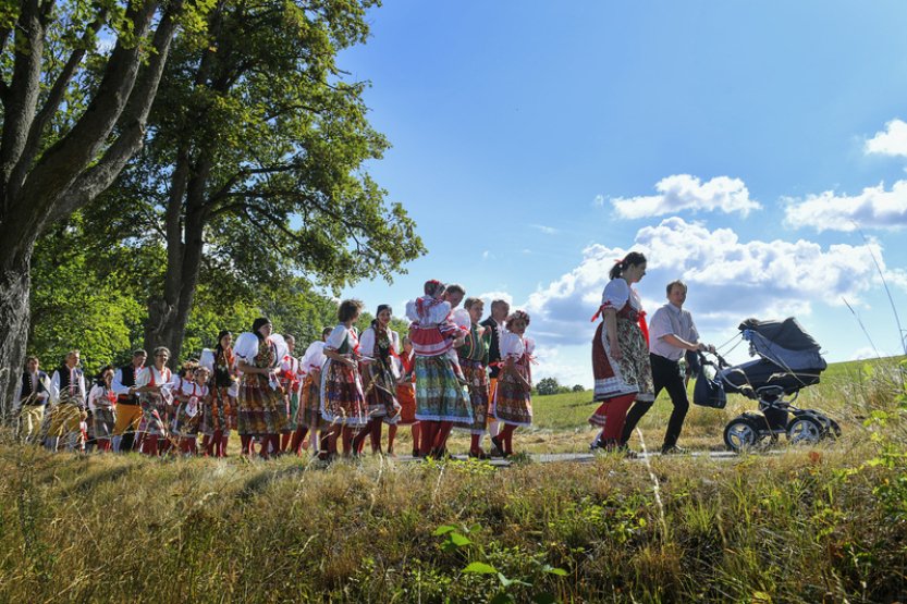 V Domažlicích vrcholí chodské slavnosti, přijely desetitisíce lidí, i na mši