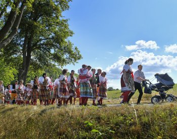 V Domažlicích vrcholí chodské slavnosti, přijely desetitisíce lidí, i na mši