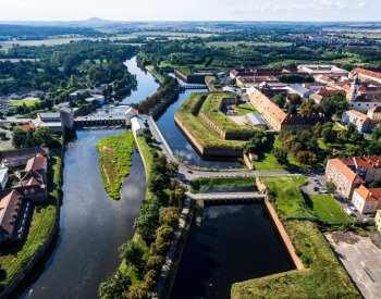 Pevnostní příkop v Terezíně řízeně zatopila kvůli pirátské bitvě voda