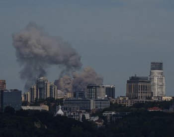 Muž a dítě zahynuli při ruském útoku na Kyjev