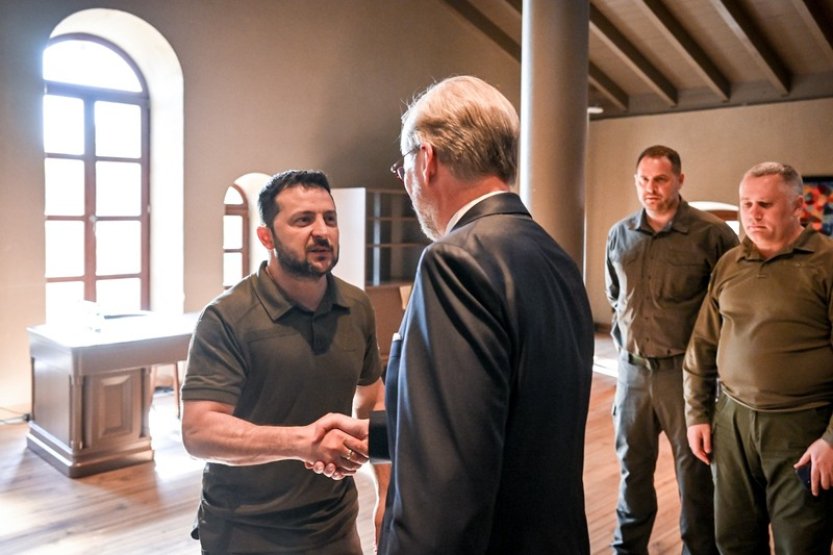 Fiala se na summitu EPC v Moldavsku setkal se Zelenským