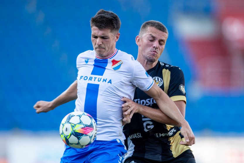 Fotbalisté Ostravy využili přesilovku s Hradcem až v závěru