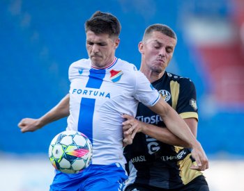 Fotbalisté Ostravy využili přesilovku s Hradcem až v závěru