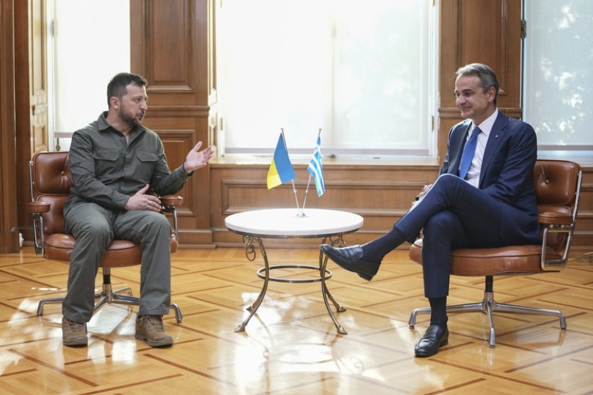 Zelenskyj žádal v Aténách o pomoc s výcvikem pilotů na letouny F-16