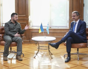 Zelenskyj žádal v Aténách o pomoc s výcvikem pilotů na letouny F-16